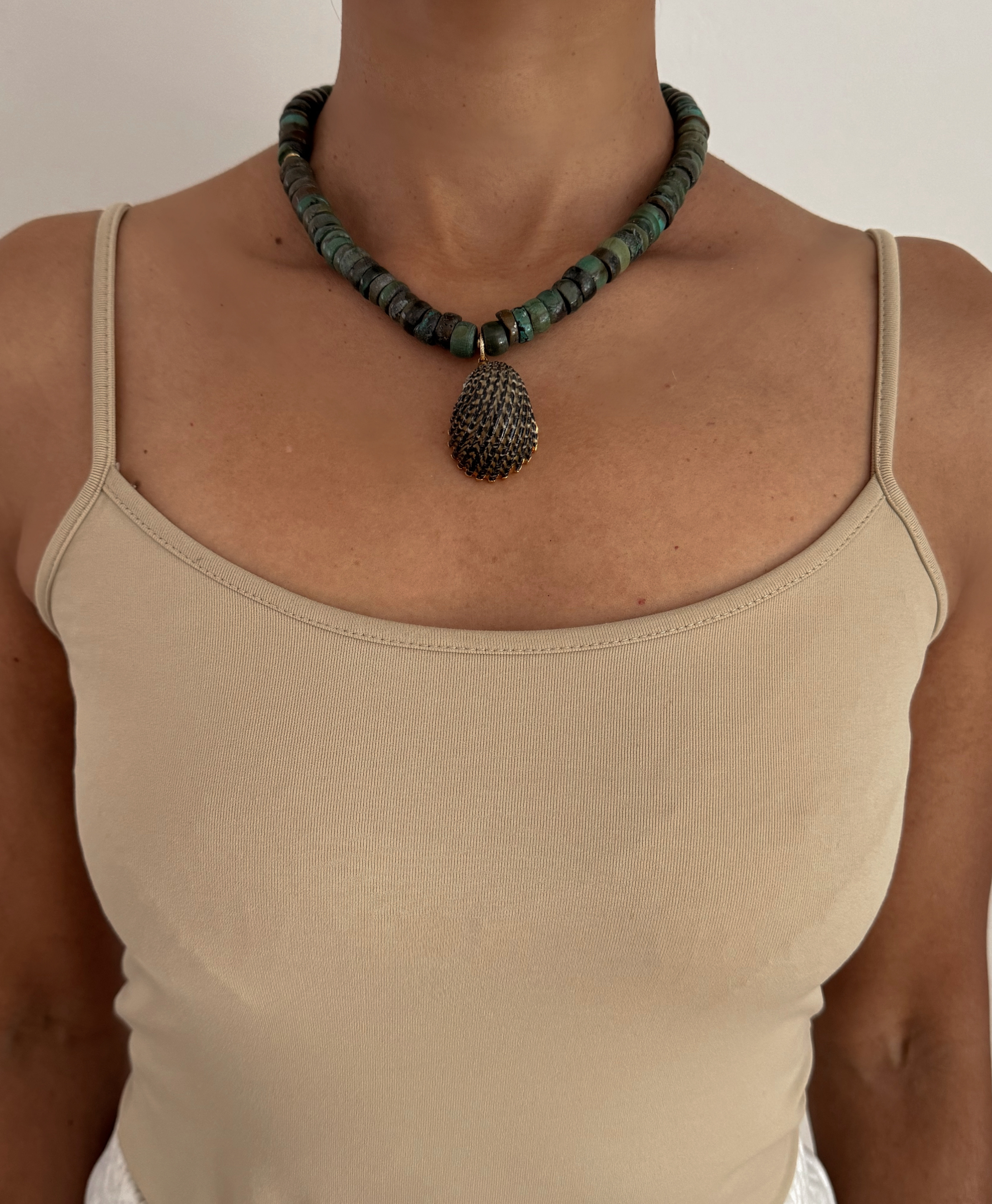 Korolli Natural Genuine Turquoise Conch Shell Necklace