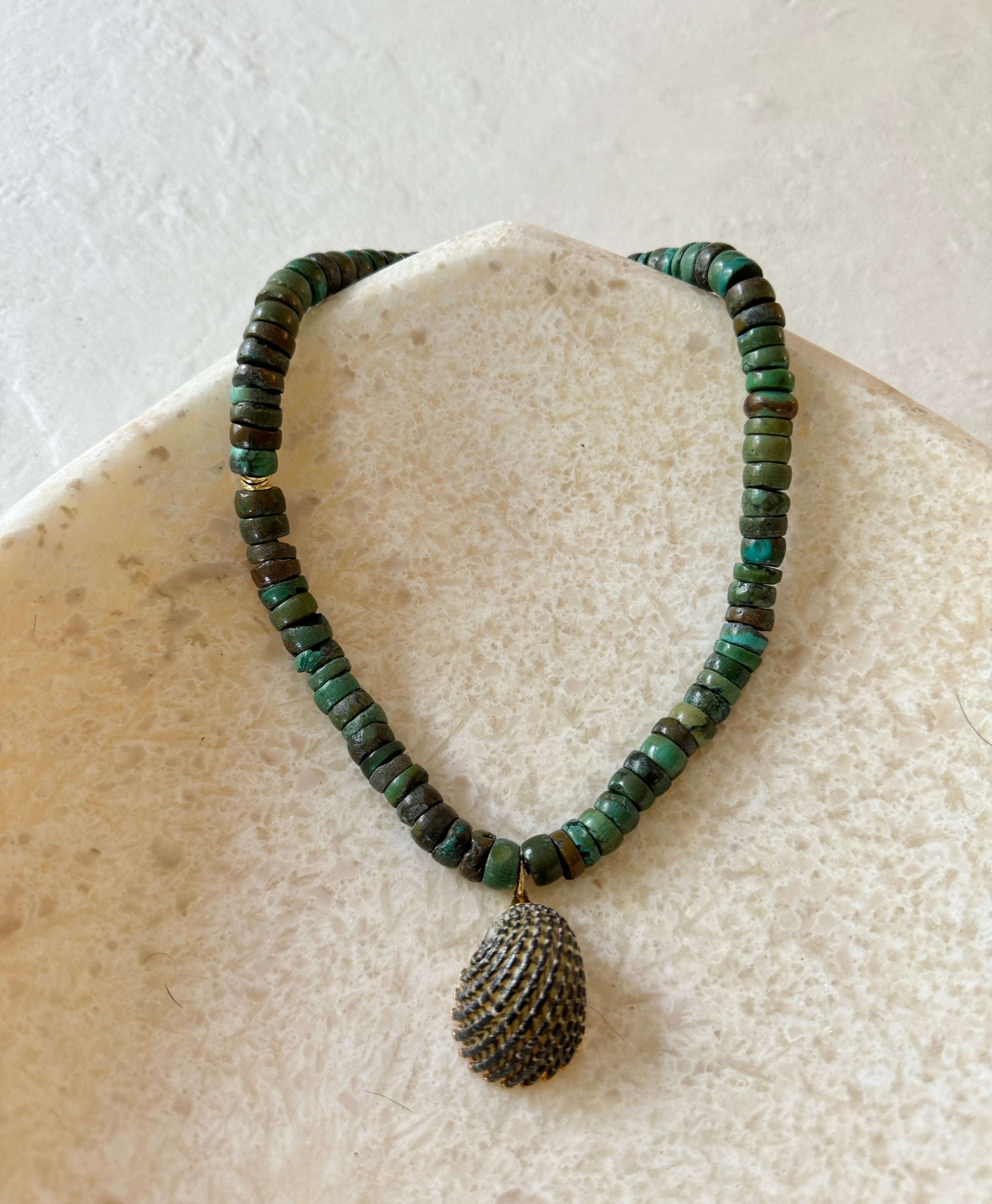 Korolli Natural Genuine Turquoise Conch Shell Necklace