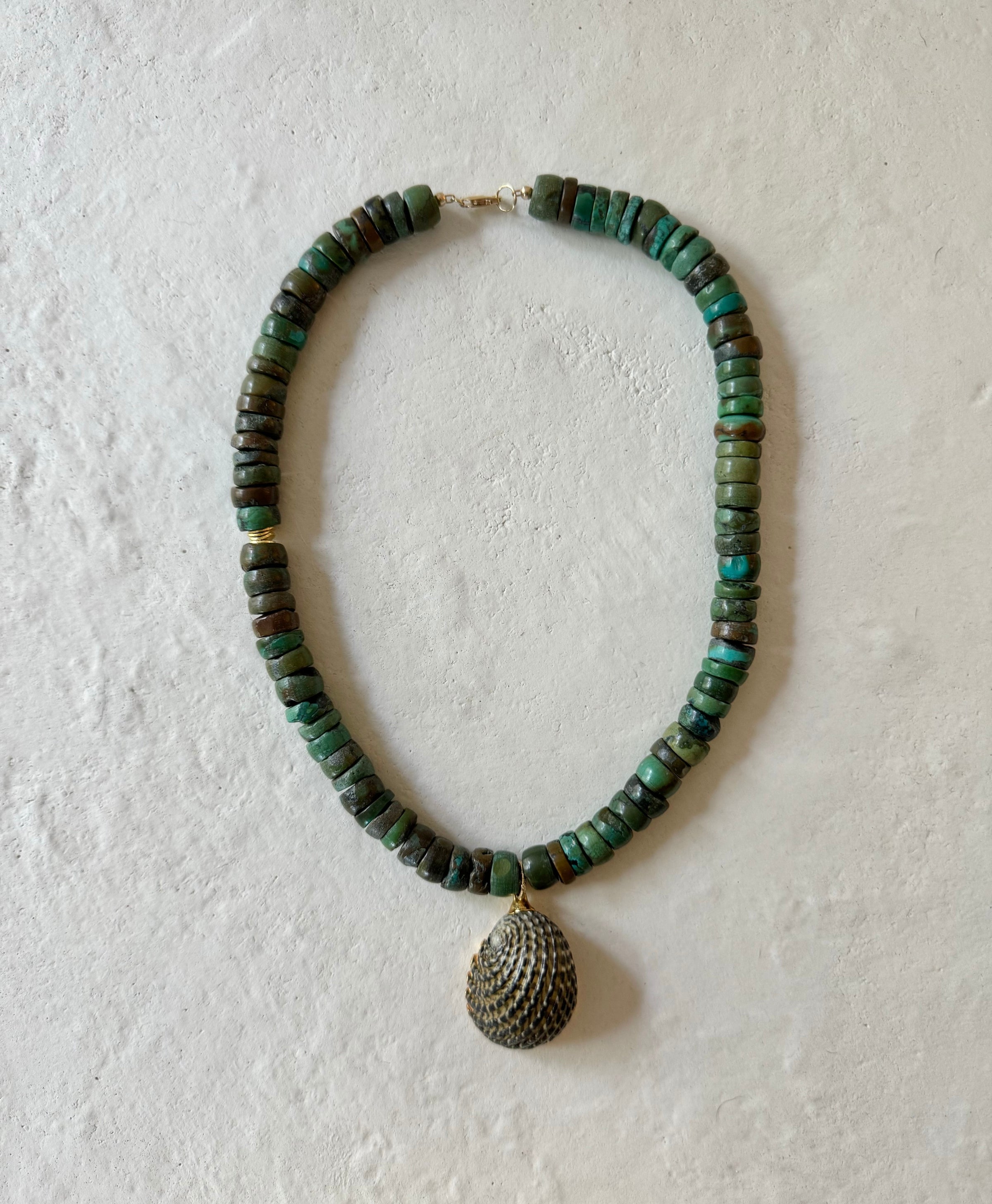 Korolli Natural Genuine Turquoise Conch Shell Necklace