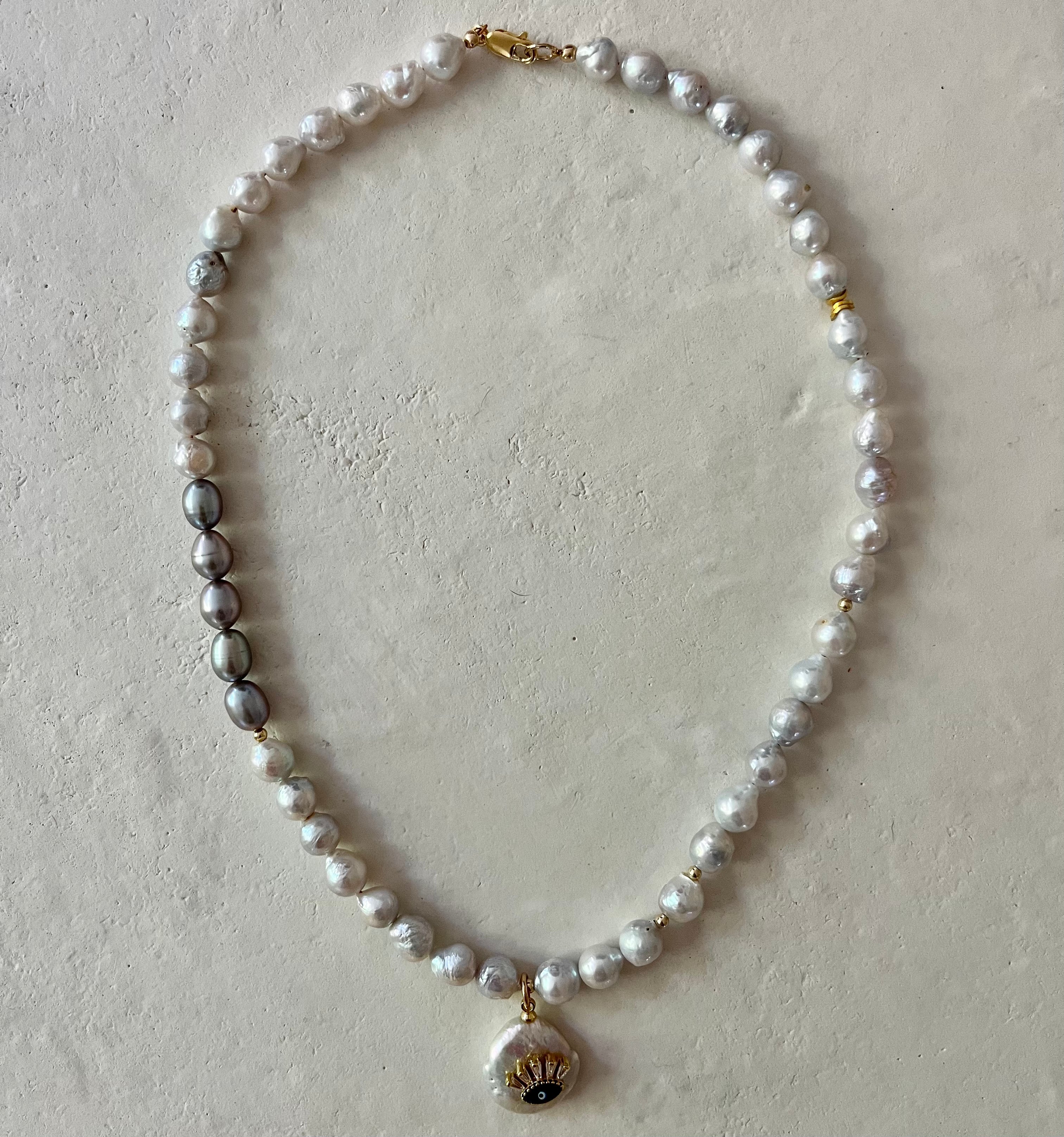 Kolmo Pearl Necklace