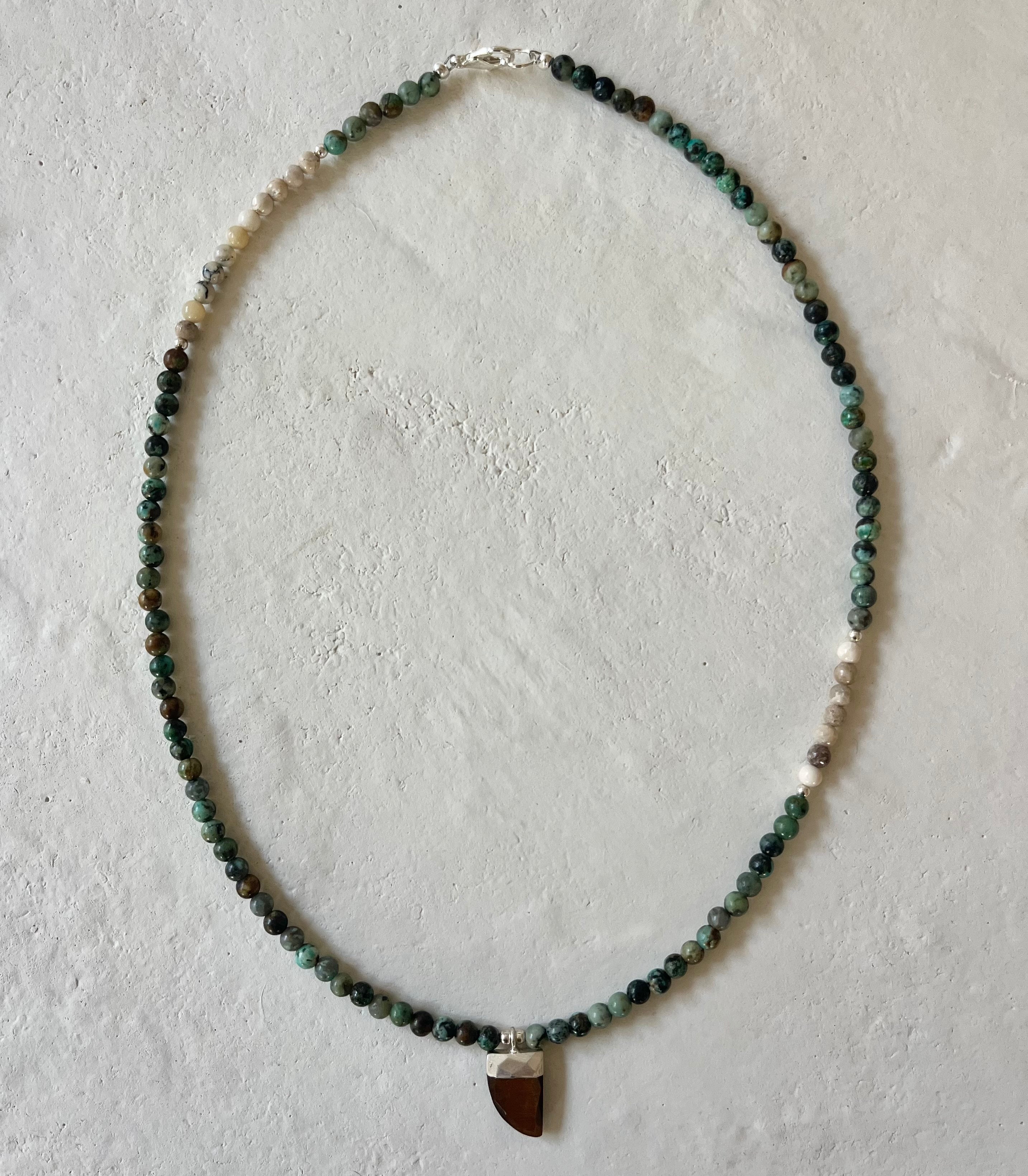 Macho Turquoise Agate Horn Necklace