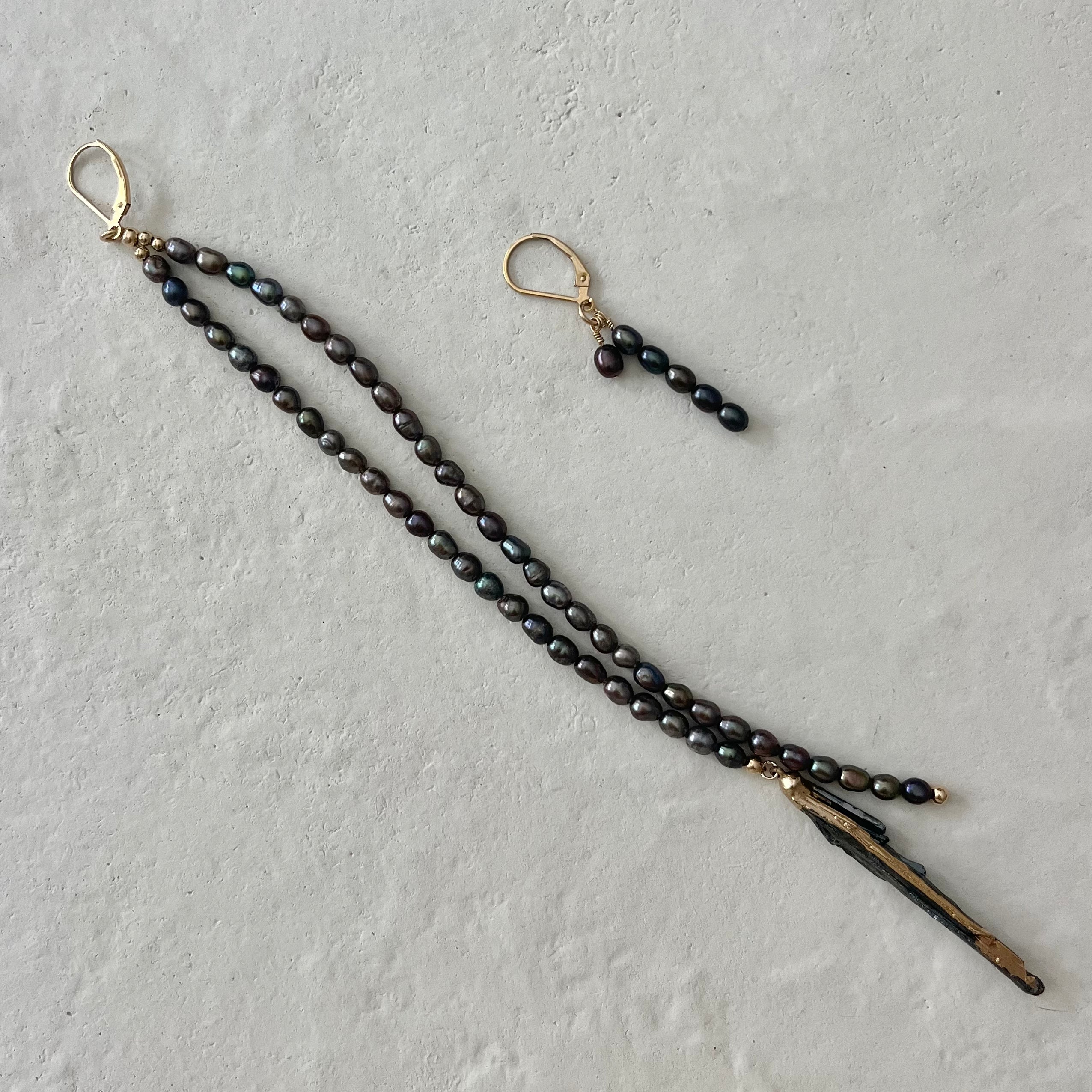 Obscuro Pearl Earring Set