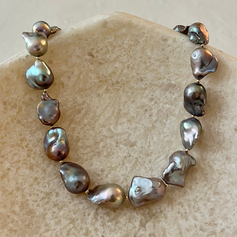 Mis Perlas Necklace