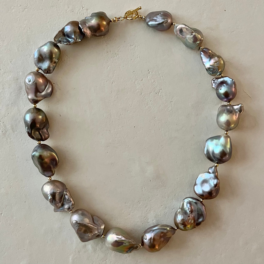 Mis Perlas Necklace