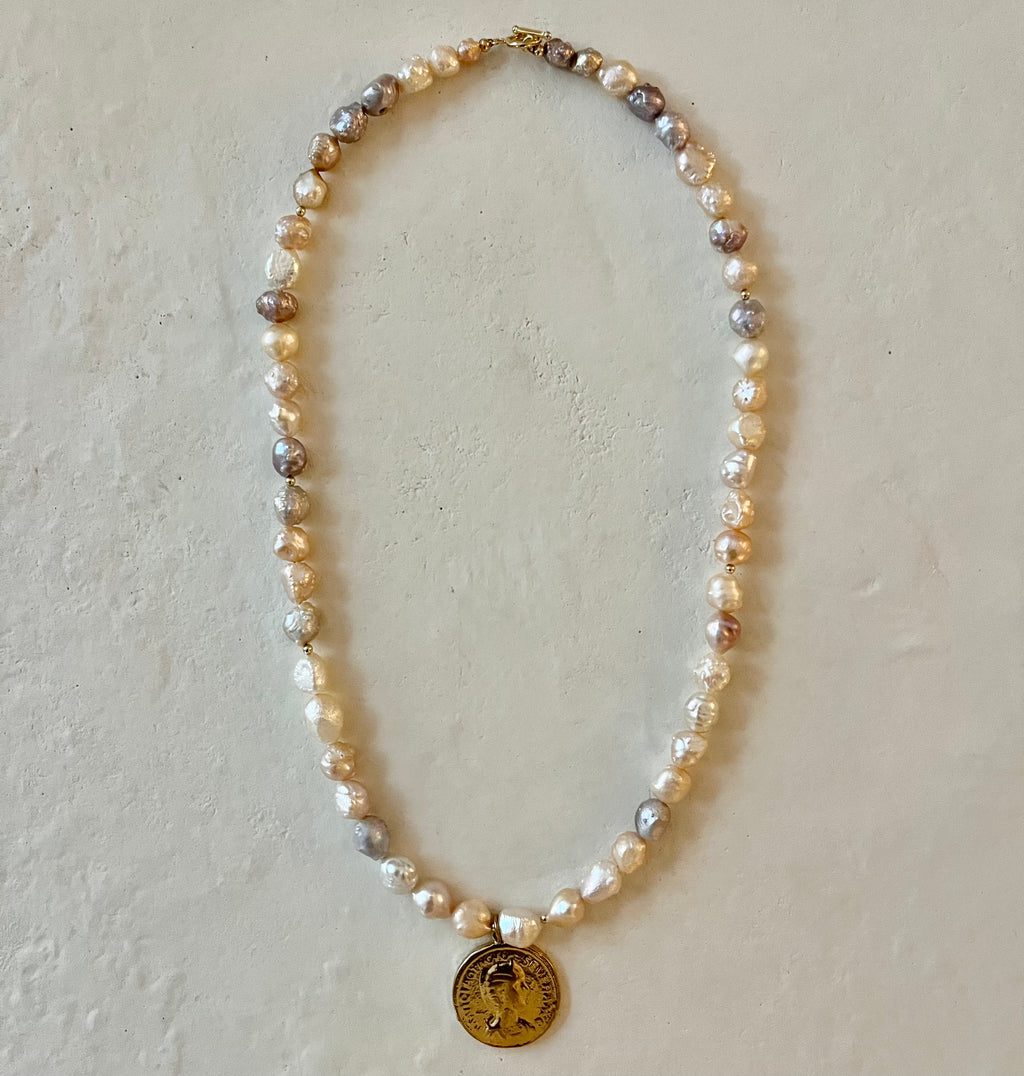Escamas Necklace