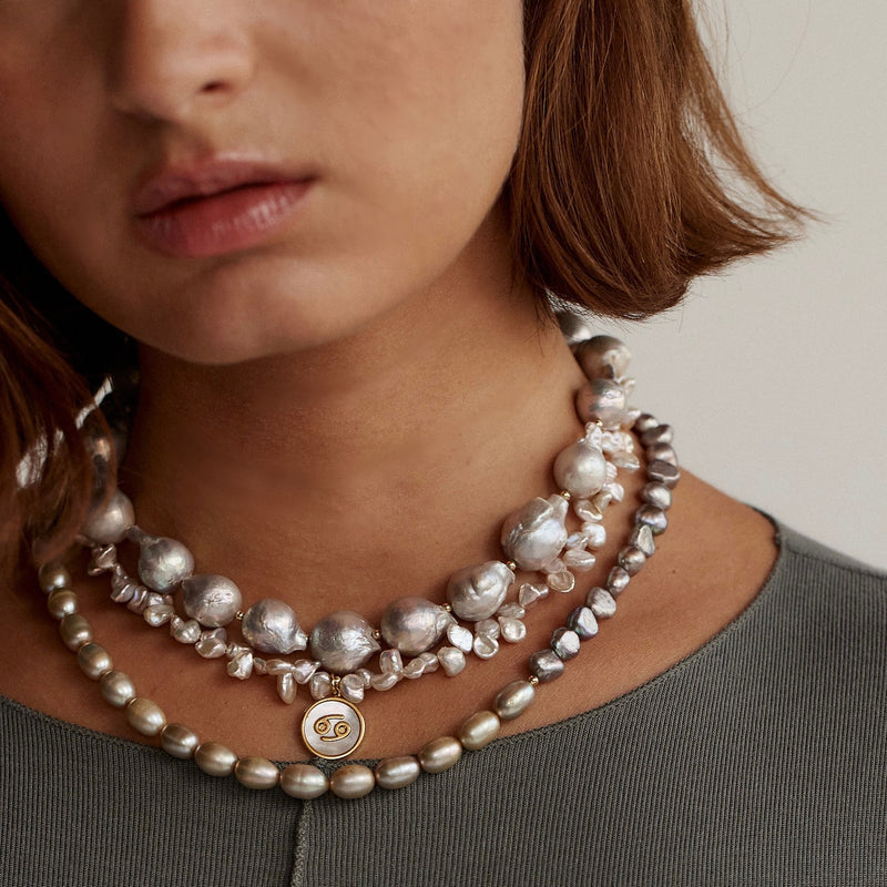 Mis Perlas Necklace